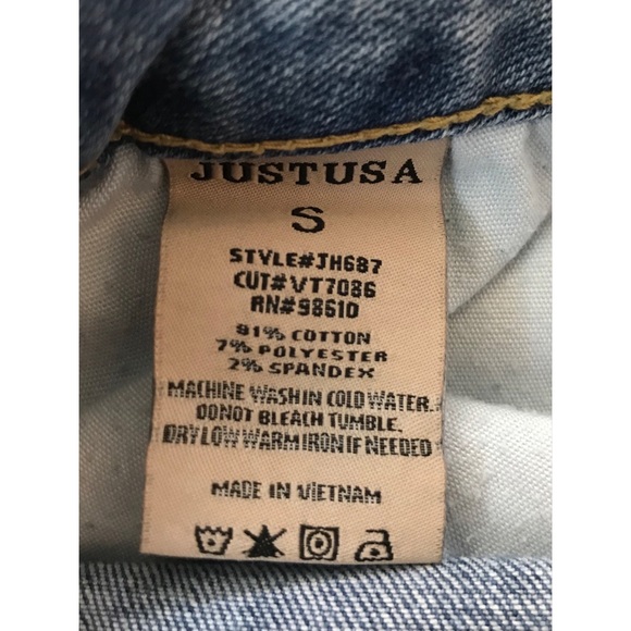 Just USA Women’s Mid-Rise Distressed Denim Cuffed Shorts Size Small - Picture 4 of 4